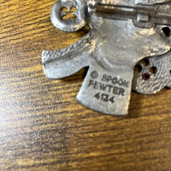 Spoon Pewter Seamstress Brooch #4134‎ Sewing Kit Themed 2"x2.5" Multicolored - Picture 5 of 5